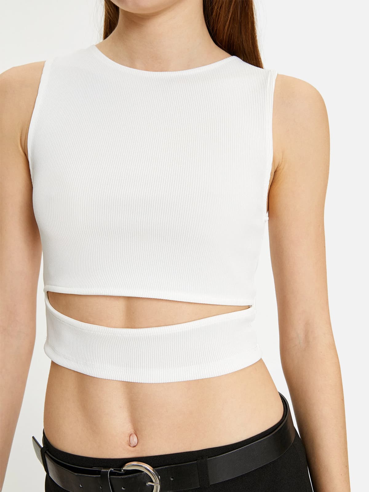 Short-Fit Sporty Round Neck T-shirt